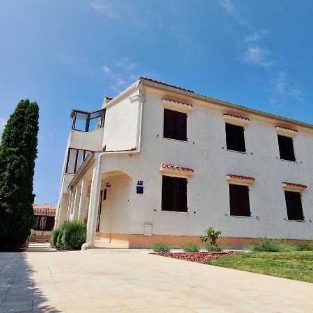 Apartments Regi Медулин Екстериор снимка