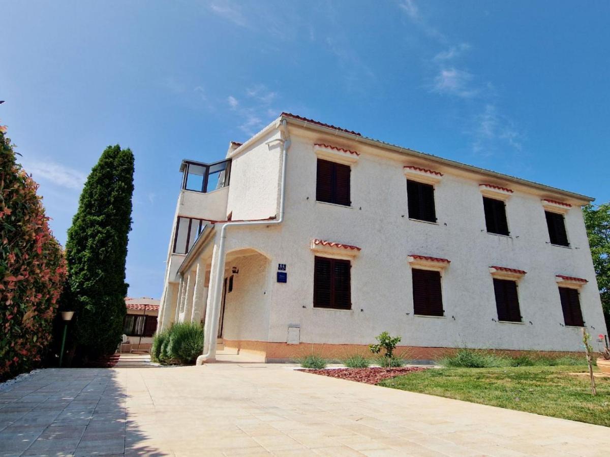 Apartments Regi Медулин Екстериор снимка
